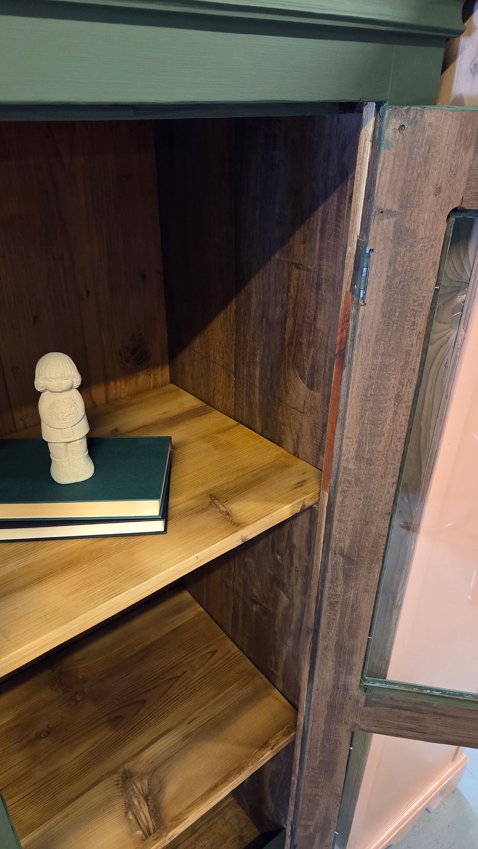 Miniatyrbilde: Vitrineskap