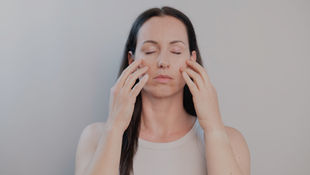 Zähneknirschen und CMD: Wie Face Yoga deinen Kiefer wirklich entspannen kann