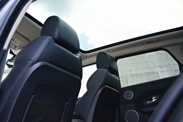 Profesjonalna fotografia motoryzacyjna samochodu Range Rover Evoque