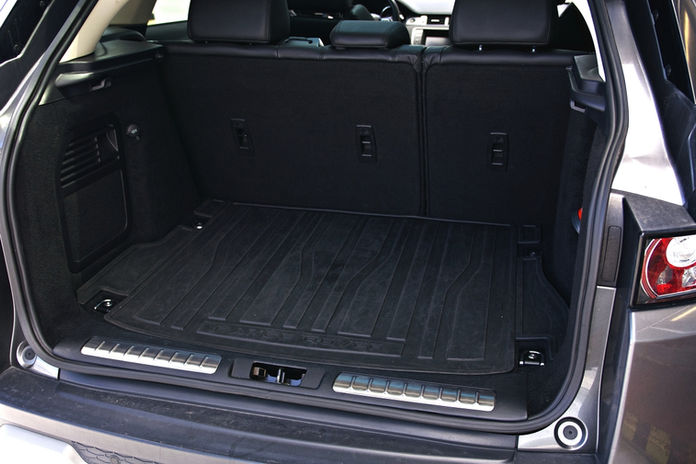 Profesjonalna fotografia motoryzacyjna samochodu Range Rover Evoque