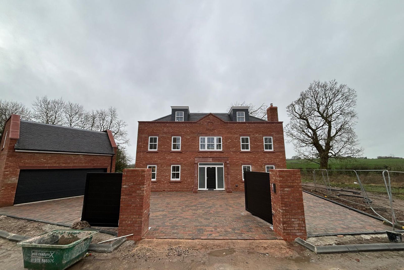 Construction projects
Building development
Residential construction
Commercial development
Renovation projects
Sustainable construction
Modern architecture
Building restoration
Site management
Property development
High-quality craftsmanship