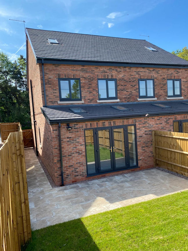 Construction projects
Building development
Residential construction
Commercial development
Renovation projects
Sustainable construction
Modern architecture
Building restoration
Site management
Property development
High-quality craftsmanship