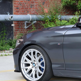 BMW M140i aile et jante avant gauche