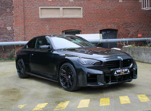 BMW M2 Saphirschwarz- Préparation à la vente près de Lille à Roubaix