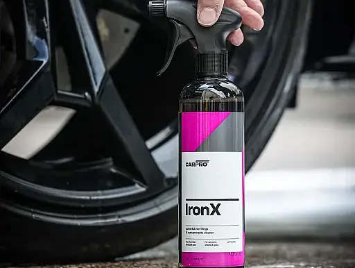 La décontamination de carrosserie en detailing automobile à Lille