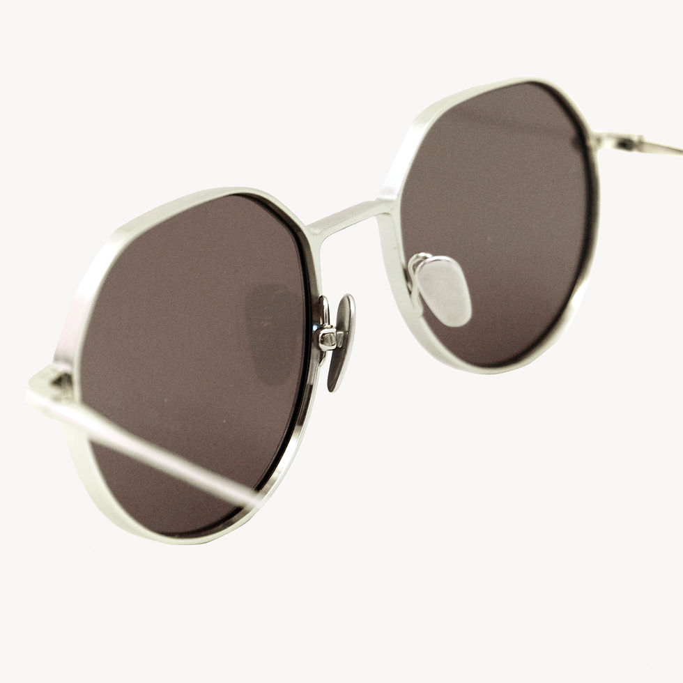 Thumbnail: Octagonal sunglasses with dark lenses
