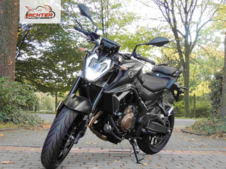 Voge R625 in der Einfahrt von Richter Motorräder