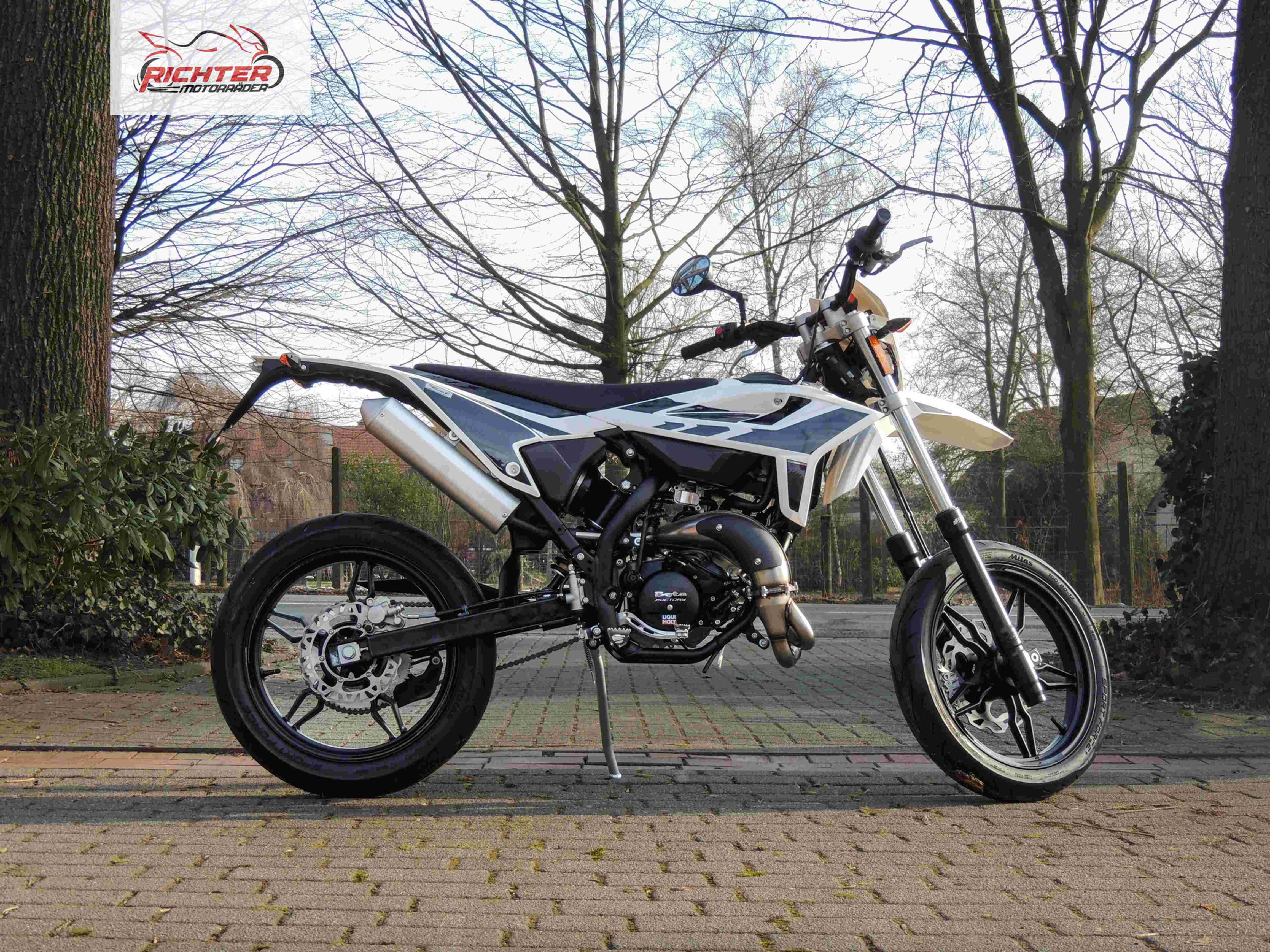 Beta RR50 Motard Sport (2026) in weiß