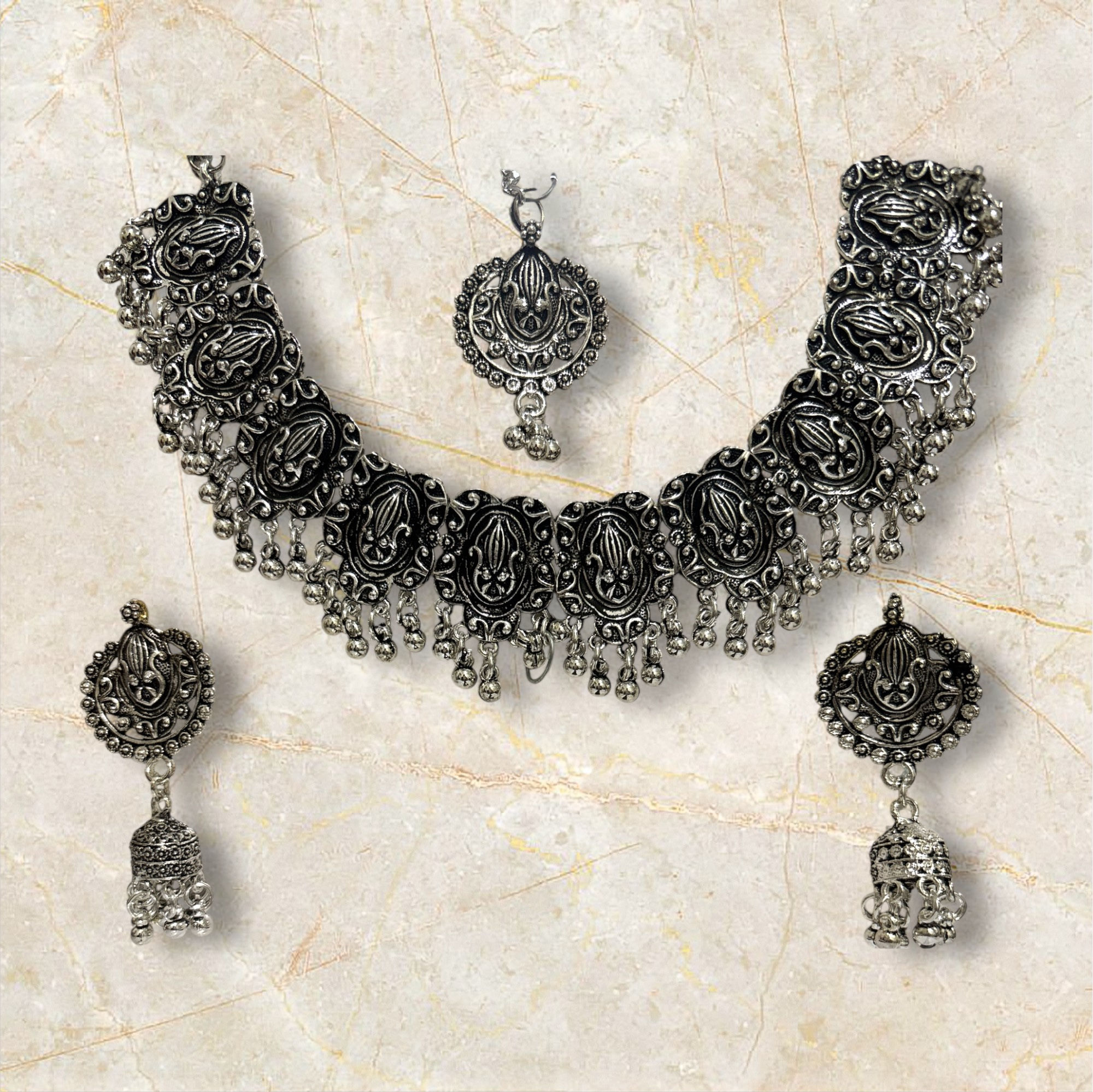 Necklace set with maangtika