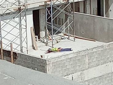 CLAUSURAN OBRA EN COLONIA MADERO TRAS LA MUE/RTE DE UN TRABAJADOR POR FALTA DE MEDIDAS DE SEGURIDAD, TIJUANA