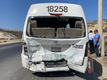 CHOQUE VEHICULAR EN BULEVAR 2000; TAXI DE RUTA INVOLUCRADO