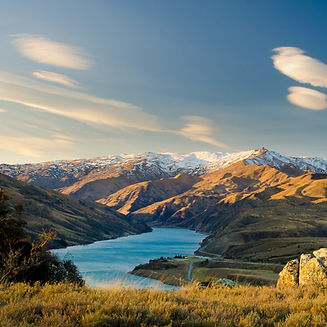 Obelisk Tours Lake-Dunstan-view-from-Clyde-Hill_Photo-by-Todd-Sisson_edited.jpg