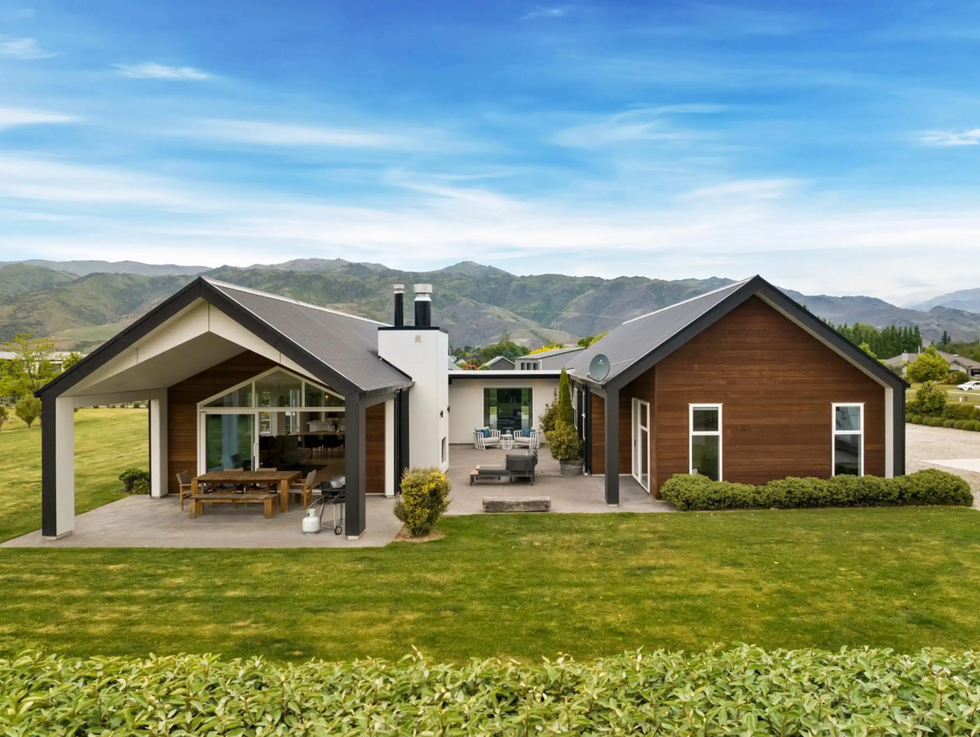 Scott Ede Design House in Cromwell near Lake Dunstan, Central Otago