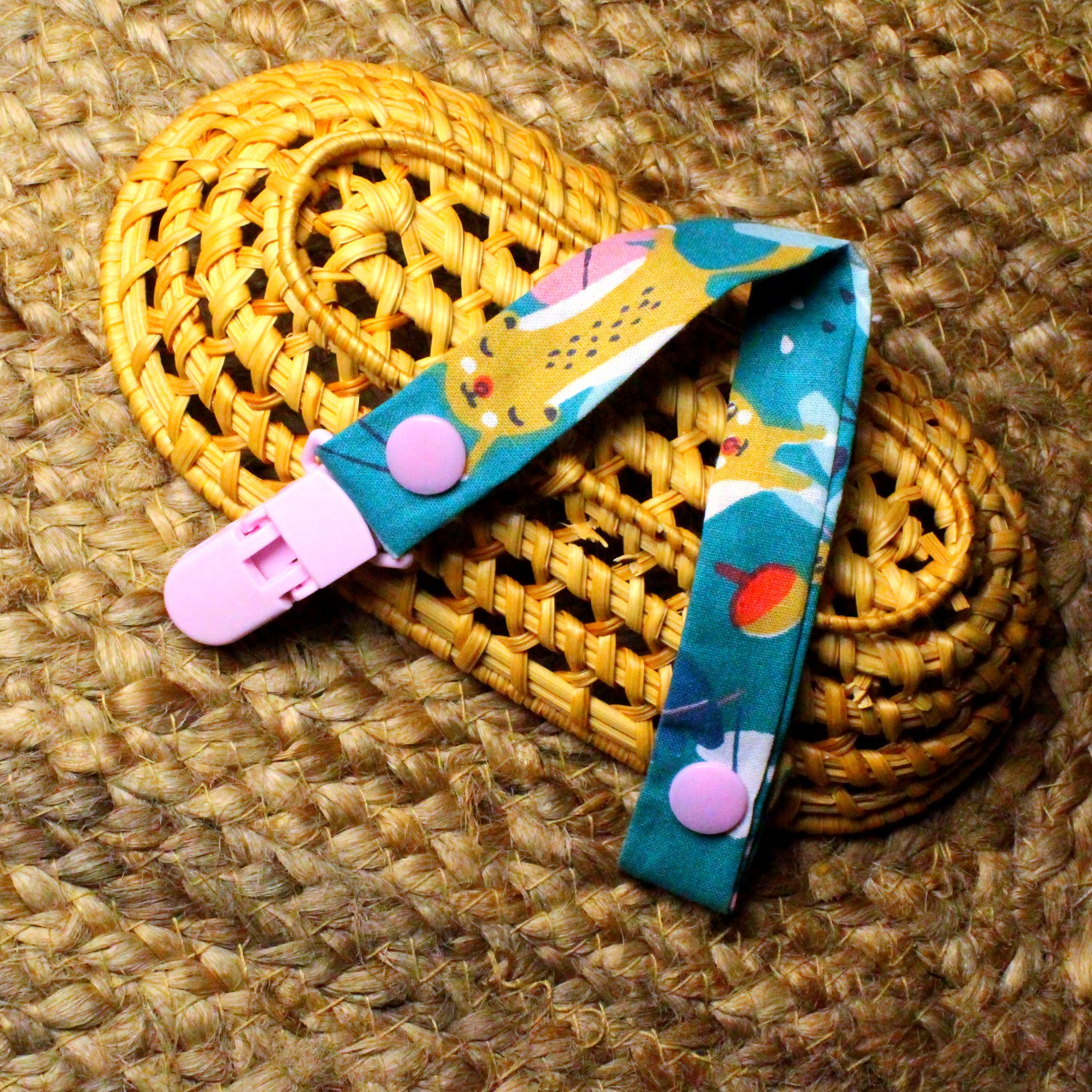 Attache tétine Renard arc en ciel