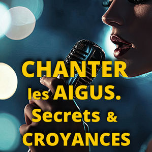 Portrait d’une chanteuse en gros plan, chantant un aigu, pour un article sur le chant et la technique vocale des aigus. Article Fabienne Nitelet coach vocal en moselle.
