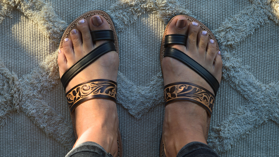 Miniature : sandales artisanale Lotus en cuir pour femme, fabriquées en France photo portée