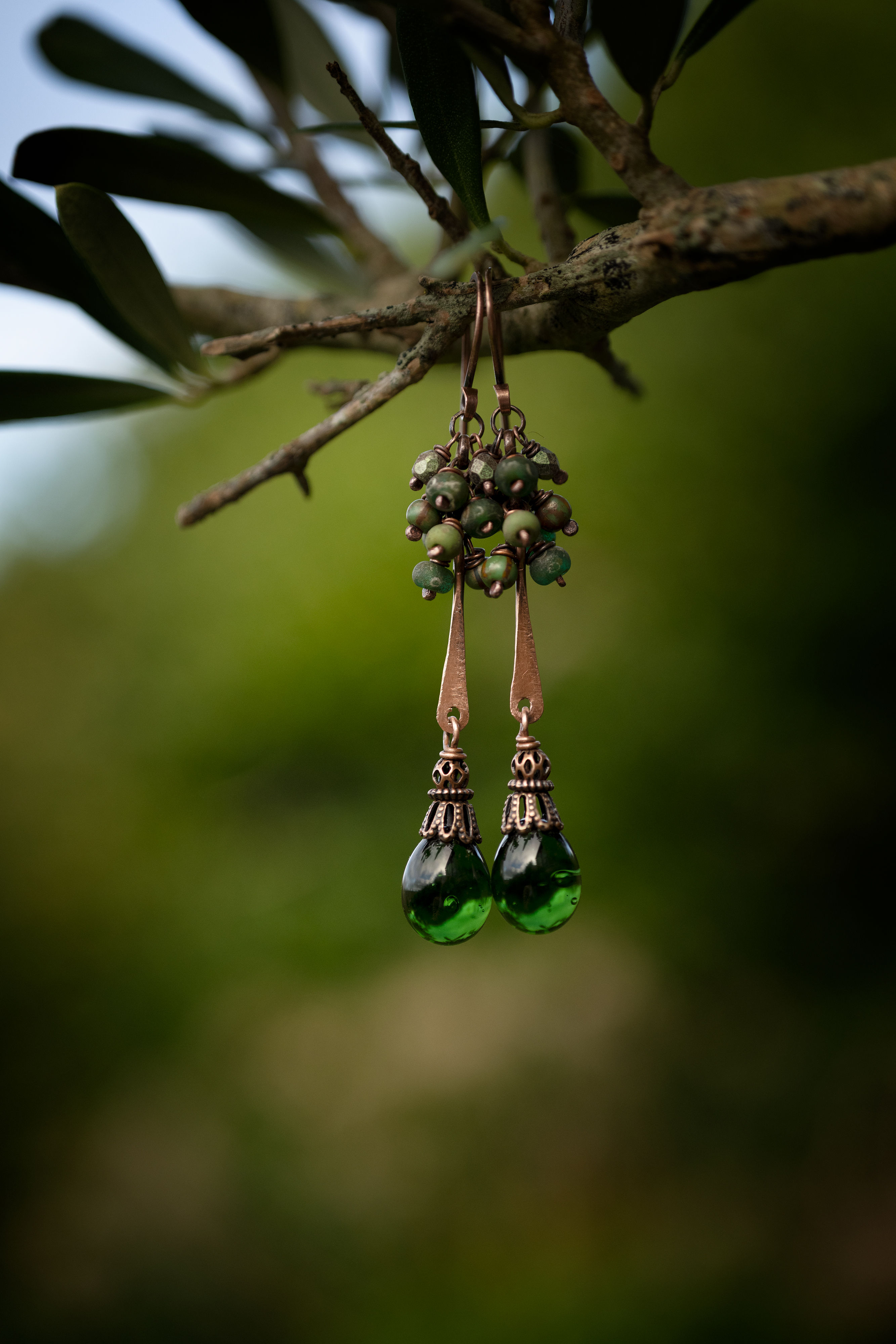 boucles d'oreilles gouttes tribales • verre et cuivre