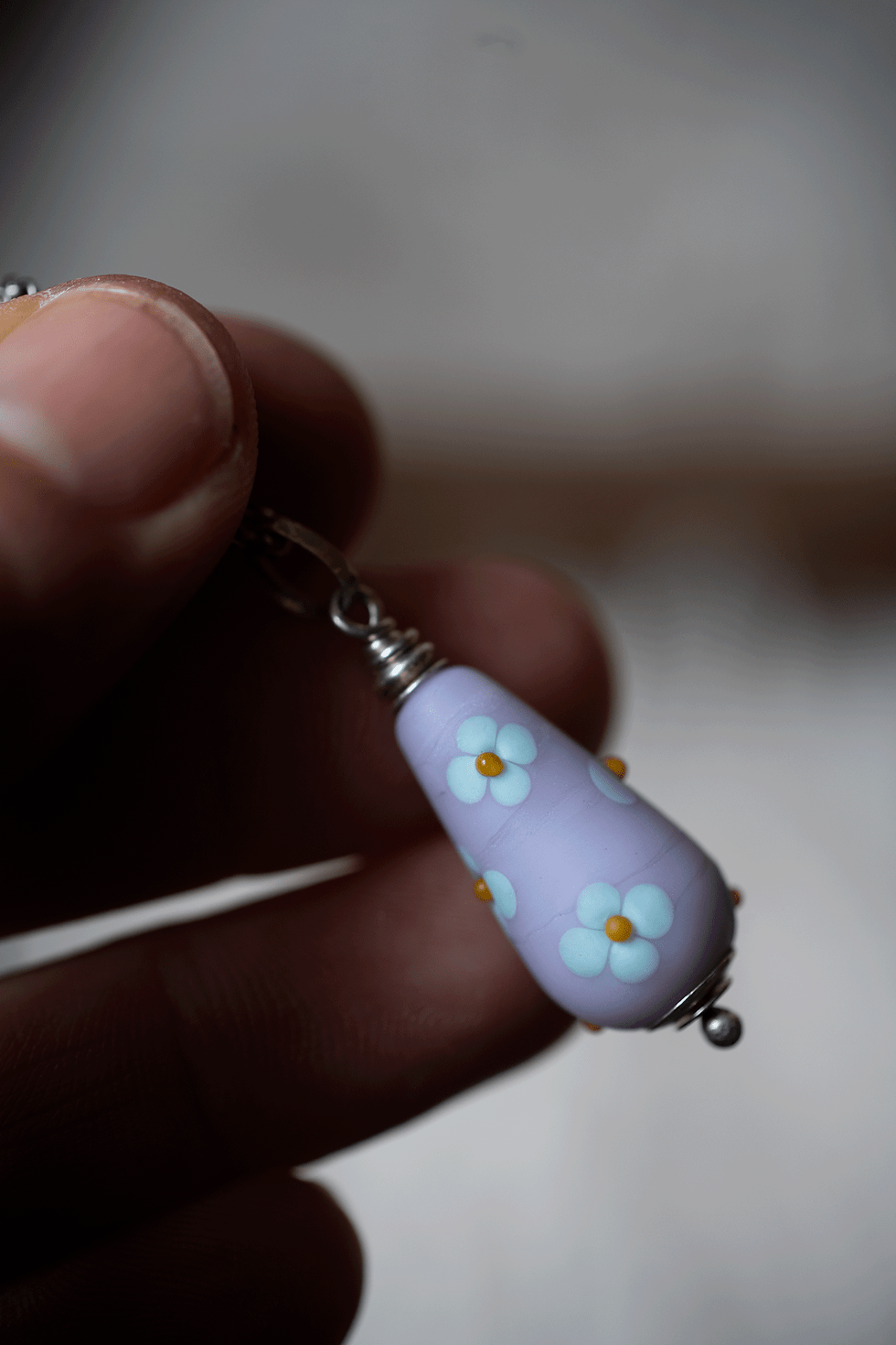 Miniature : pendentif goutte • petites fleurs • verre et argent • chaîne non inclus