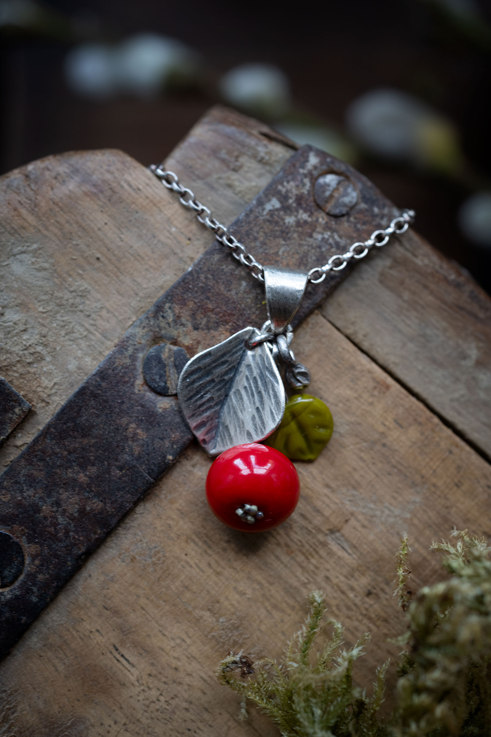 pendentif baie rouge • verre et argent • chaîne non incluse