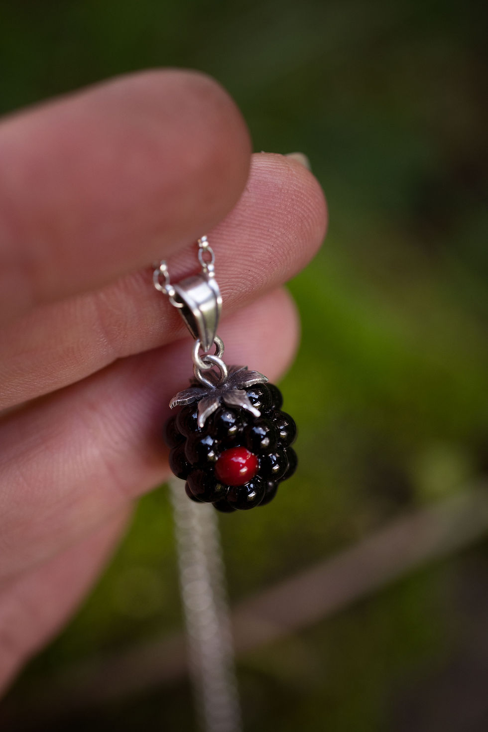 Miniature : SUR COMMANDE • pendentif mûre • verre et argent • chaîne non incluse