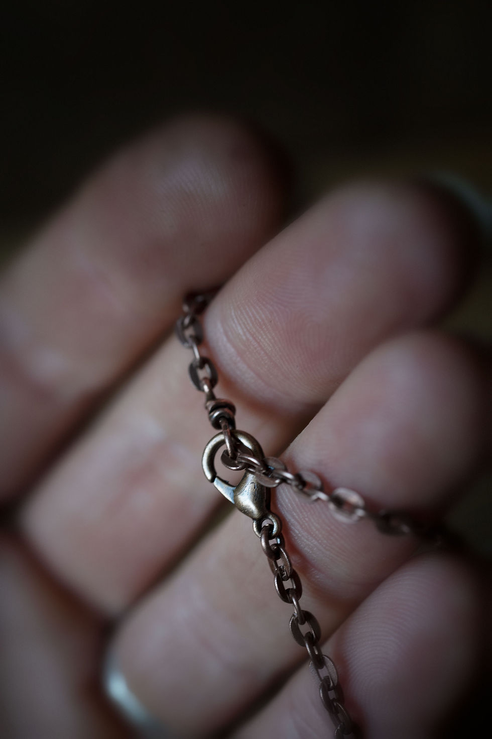 Miniature : SUR COMMANDE • broche ou collier mûre • verre et cuivre