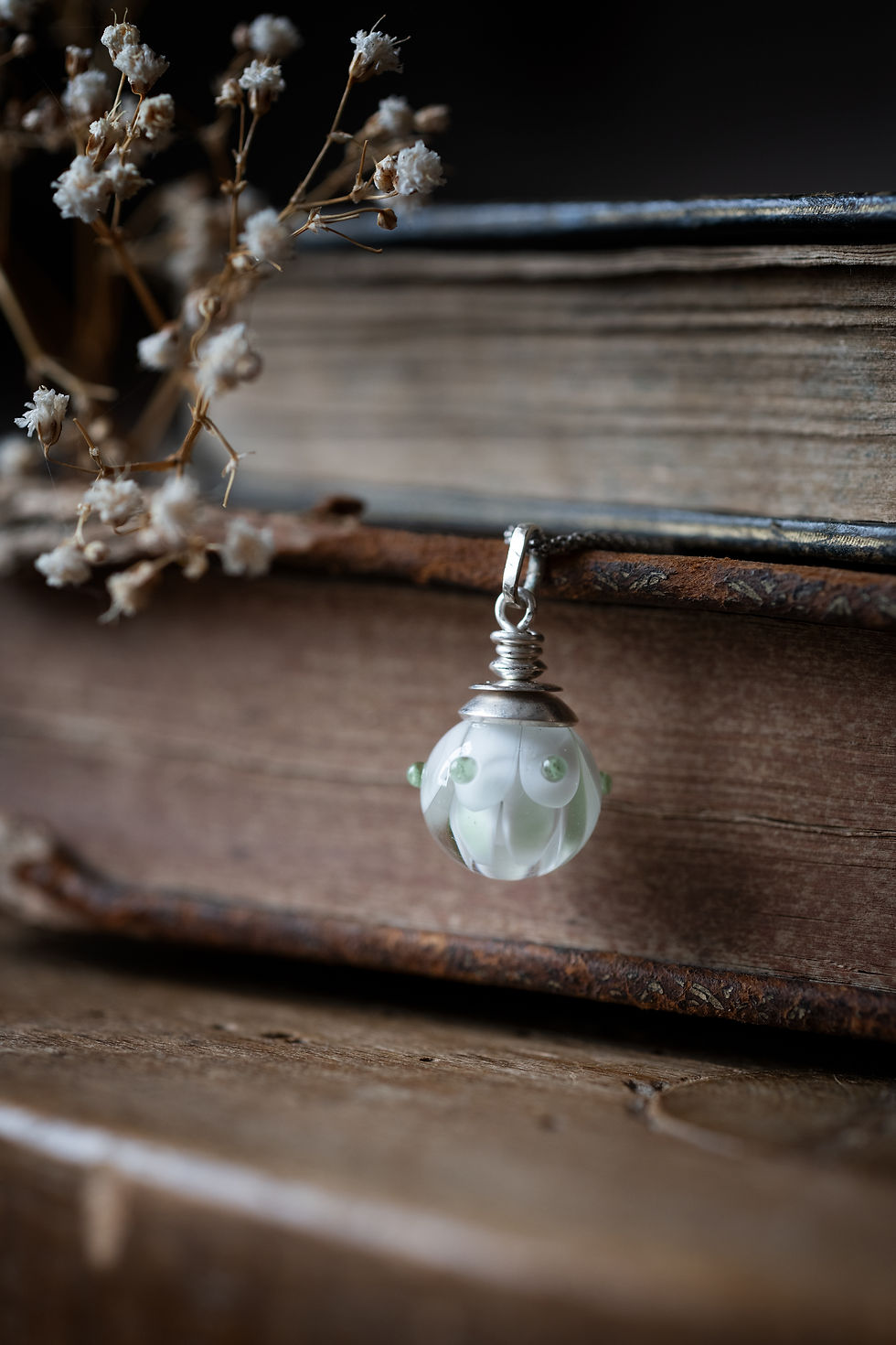 Miniature : pendentif pétales • vert • verre et argent • chaîne non incluse