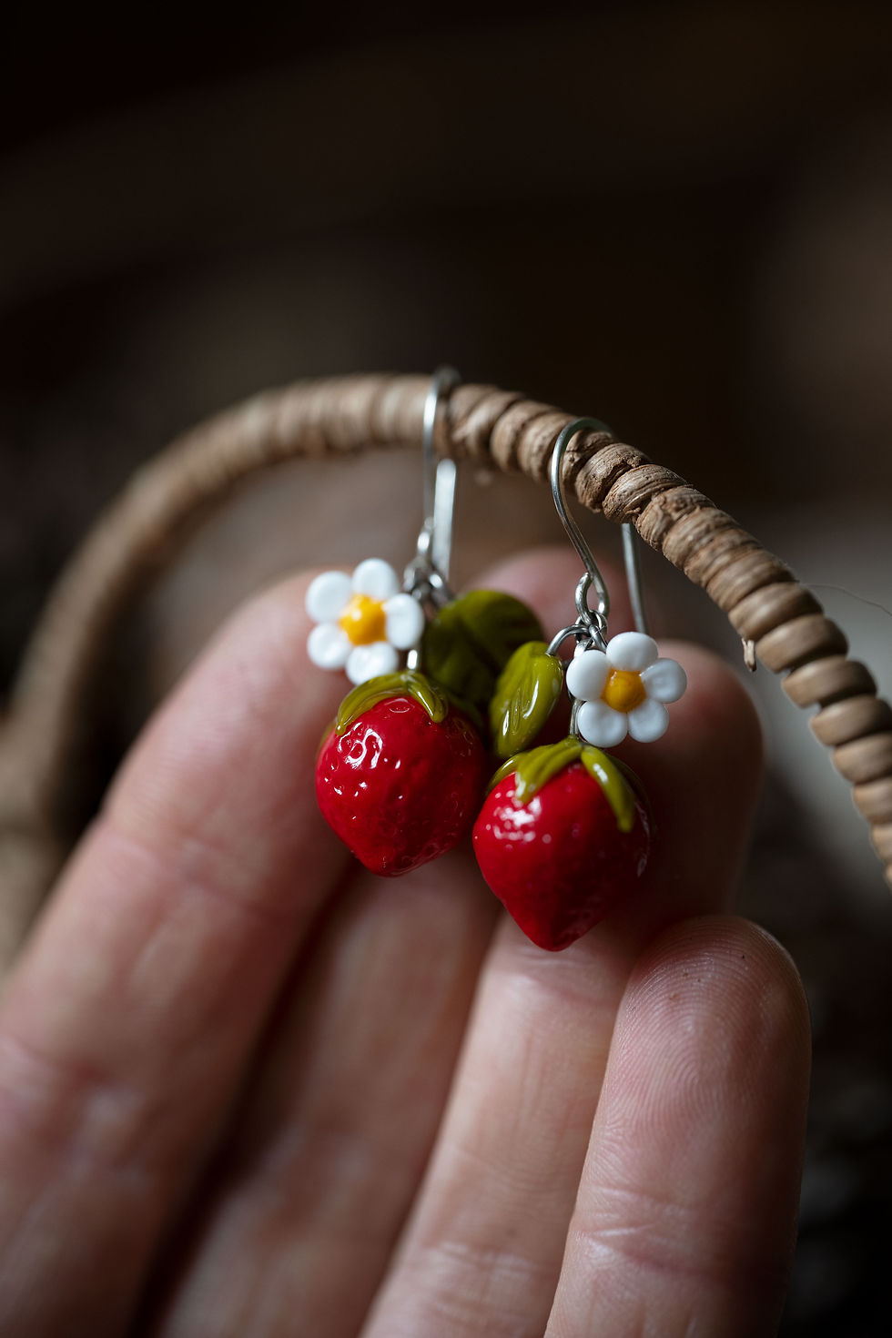 Miniature : SUR COMMANDE • boucles d'oreilles fraises et fleurs • verre et argent
