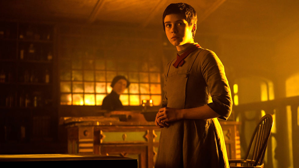 Sophie Lily como Maria em Maria e João: O Conto das Bruxas (2020) filmes de terror