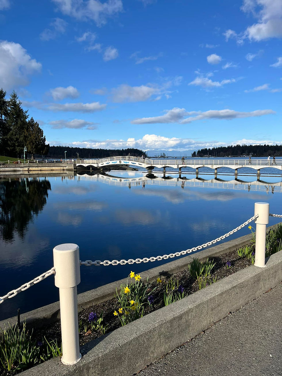 Urban outdoor location at Maffeo Sutton Park in downtown Nanaimo – great for family and quick couple photoshoots