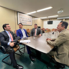 Alex Garcia, Babá Tupinambá e Saullo Vianna firmam recursos do Ministério do Turismo a Parintins