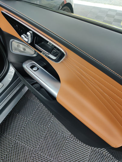 Cuirs nettoyés dans le centre APRS Detailing à Anglet