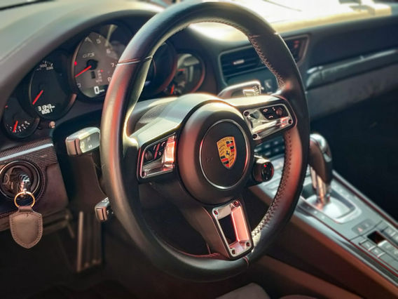 Habitacle propre après nettoyage intérieur automobile