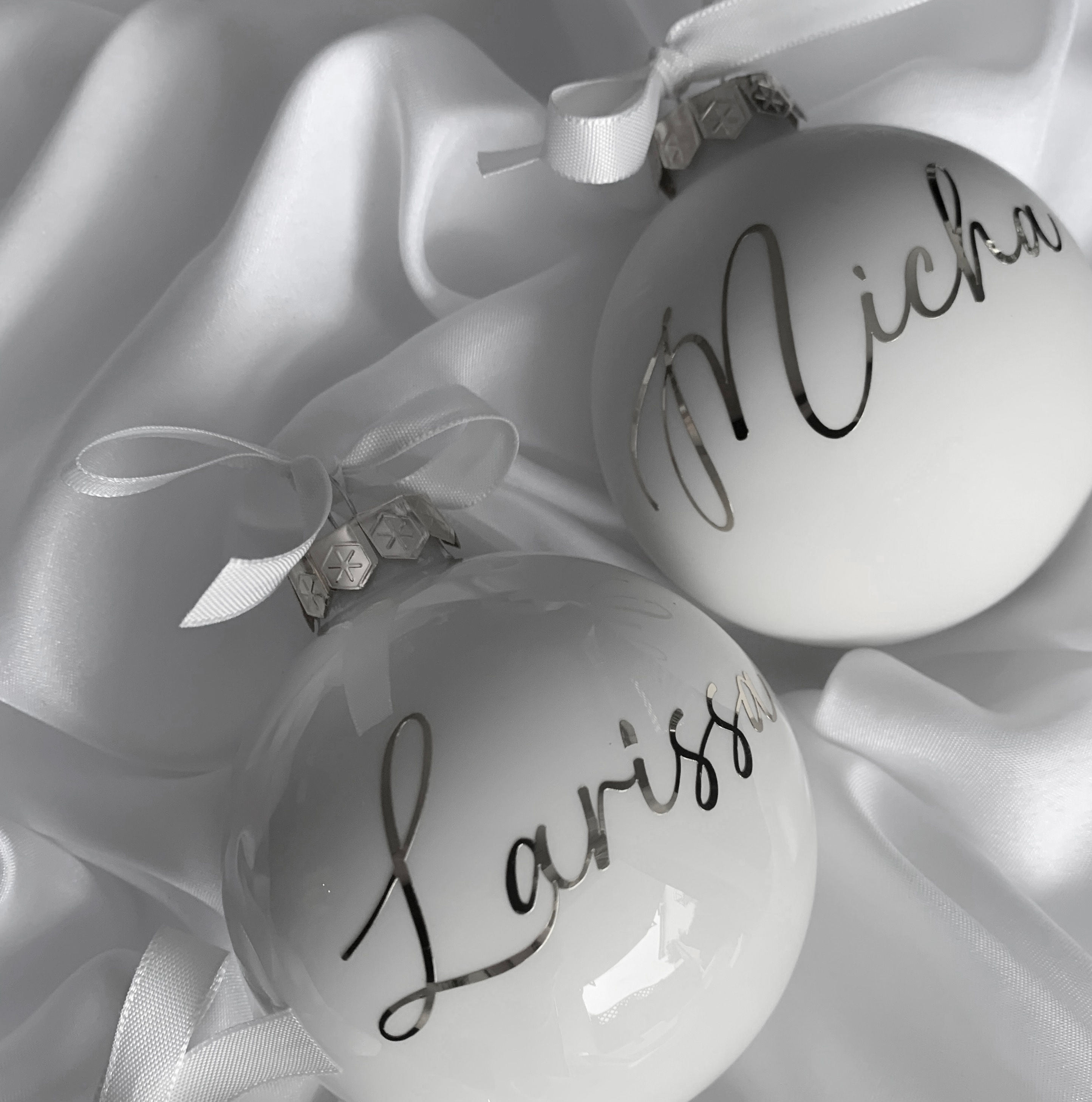 Weihnachtskugeln personalisiert wollweiß creme I personalisierte Christbaumkugel