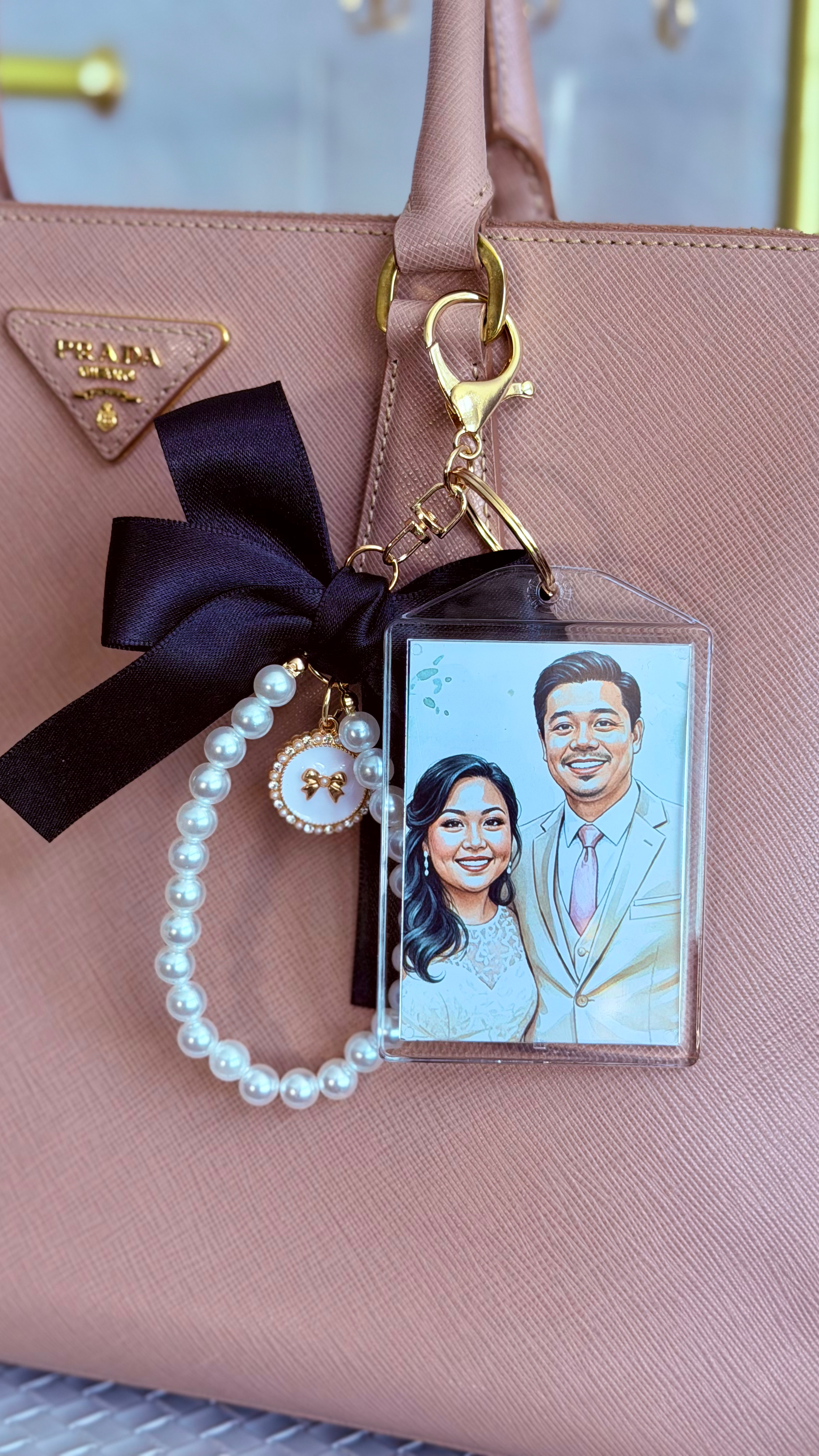Custom photo keychains from a photo booth accessory bar