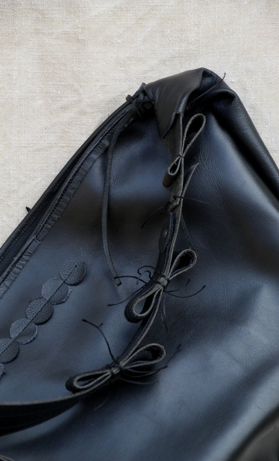 artigiana della pelle, creazioni artigianali in pelle, pelle italiana, vera pelle italiana, artigianato italiano, agende in pelle, accessorio in pelle, borsa in pelle, porsa piccola in pelle, zaino in pelle, marsupio in pelle, artigianato in pelle, pelletteria, regalo in pelle, regalo artigianale, artigianato in cuoio, arte del cuoso, pelletteria e cuoio, pochette in pelle, portamonete in pelle, regalo aziendale, per l'ufficio, porta tablet, porta pc, porta pc in pelle, zaino per l'ufficio, carpetta da ufficio in pelle, vera pelle italiana, concia naturale, pelle sostenibile, artigianato solidale, artigianato sostenibile, ecopelle, pelle ecologica, concia naturale