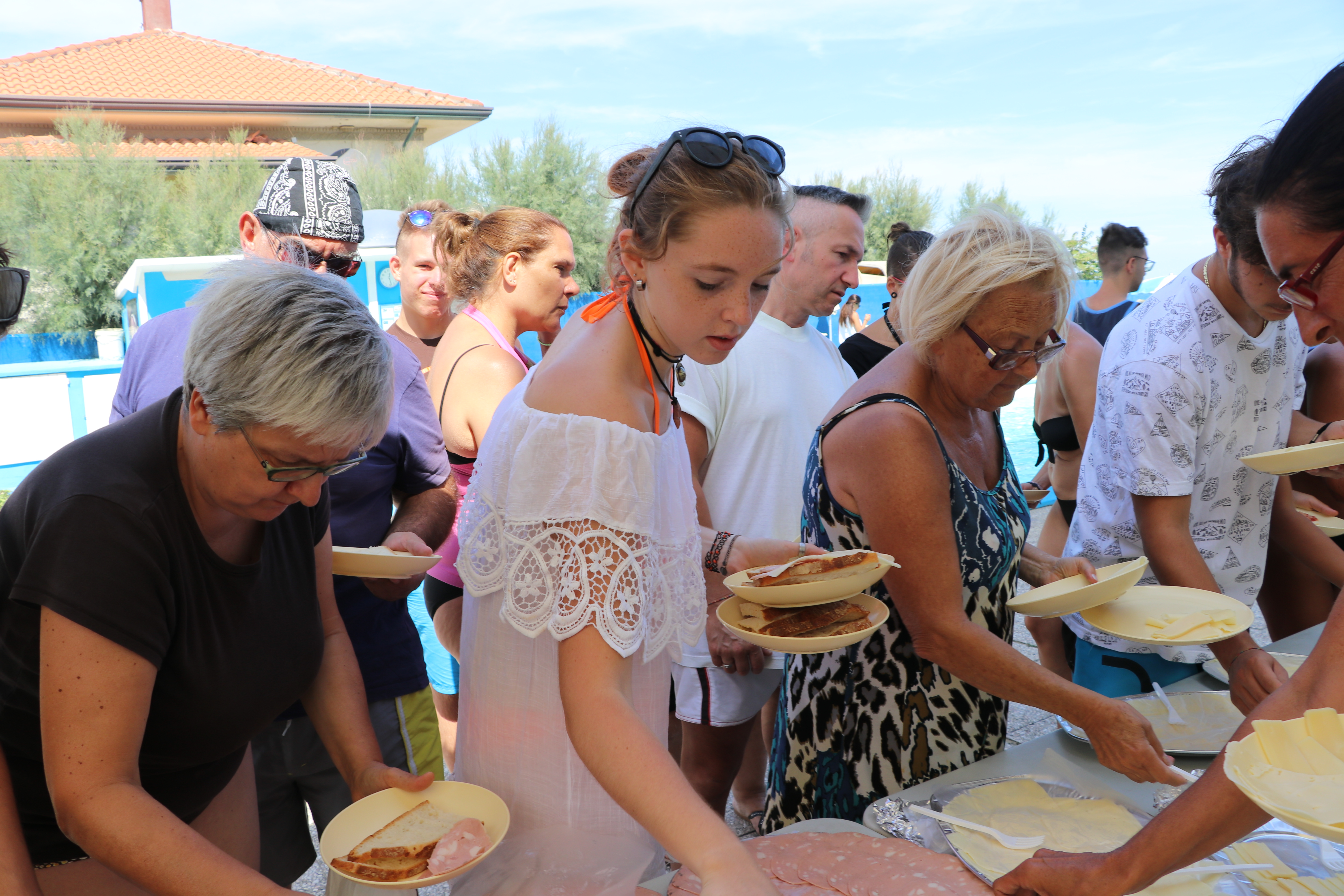 spuntino in piscina