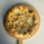 a bunchi mushroom pizza