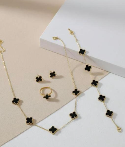 Midnight Clover Elegance Set