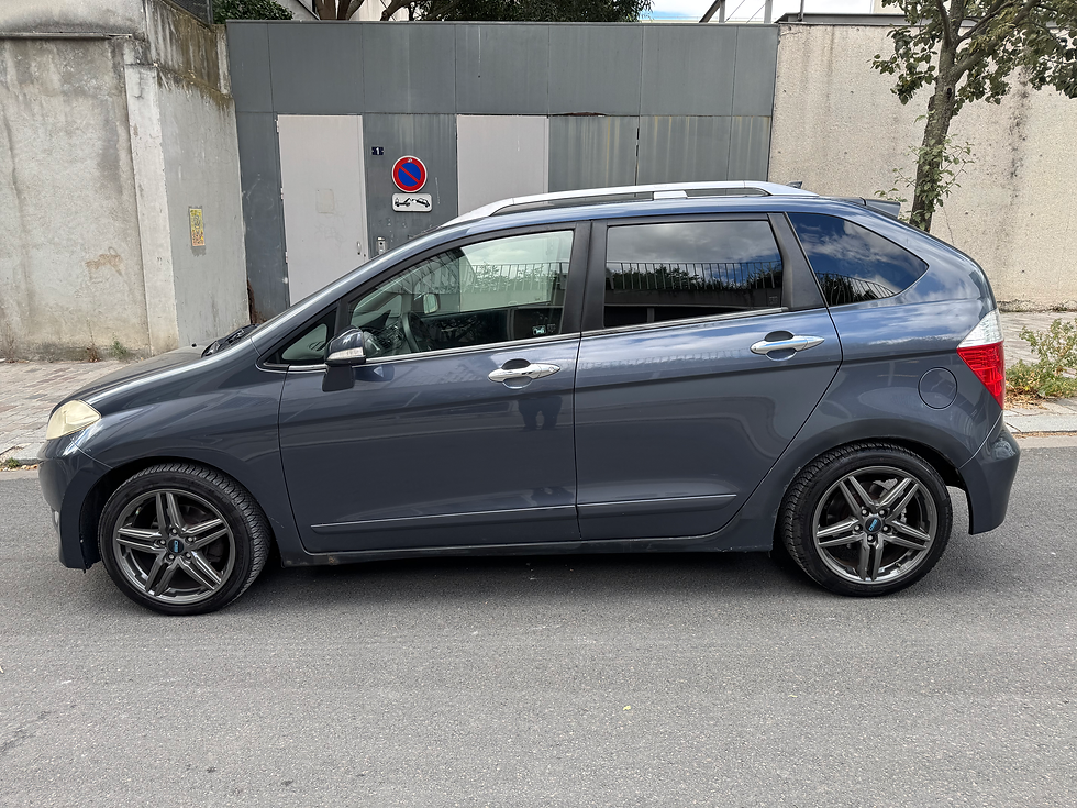 Thumbnail: HONDA FR-V - 2005 - 149 800 kms