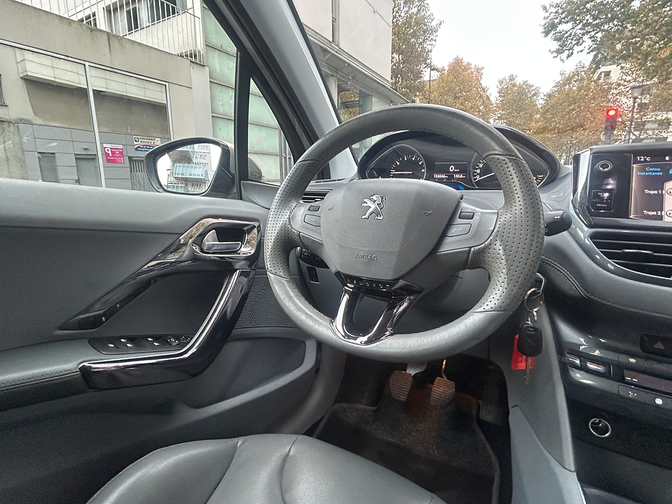 Miniature : PEUGEOT 208 - 2012 - 125 000 kms
