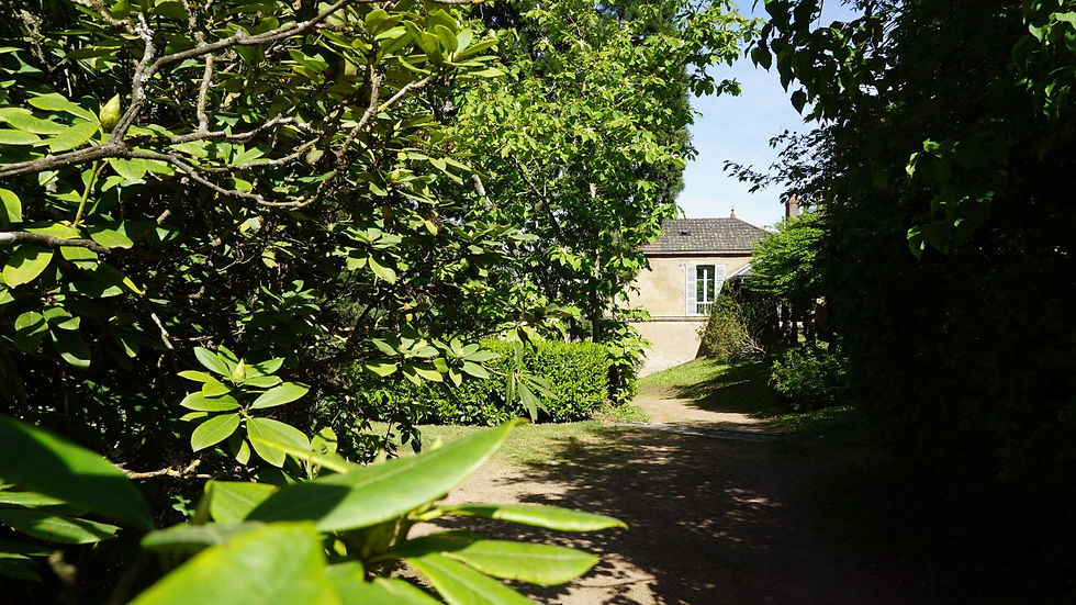 Louer un gîte à Autun : domaine historique avec parc privé pour vos séjours en famille