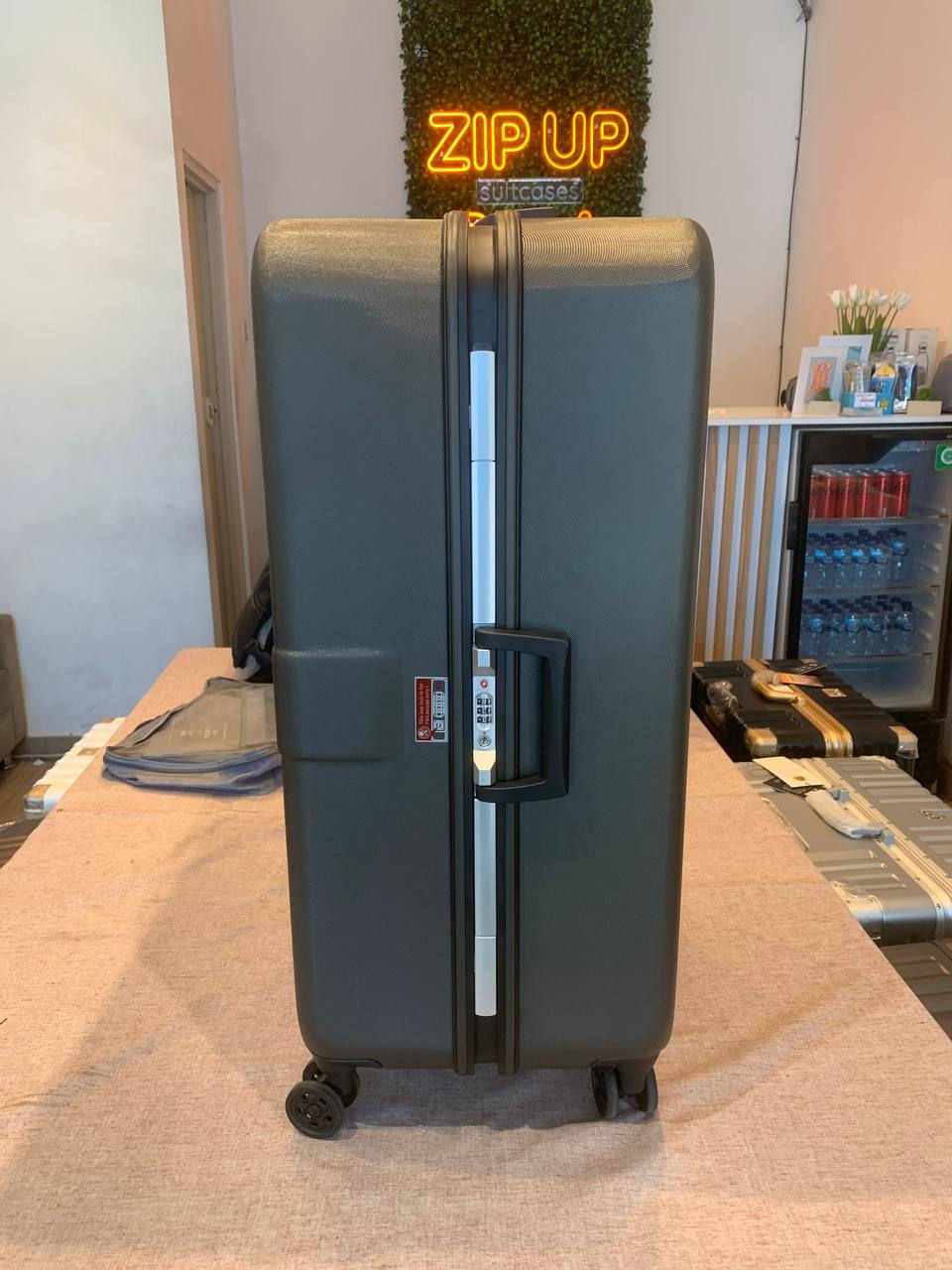 Thumbnail: Suitcase President Premium 28 Inch L