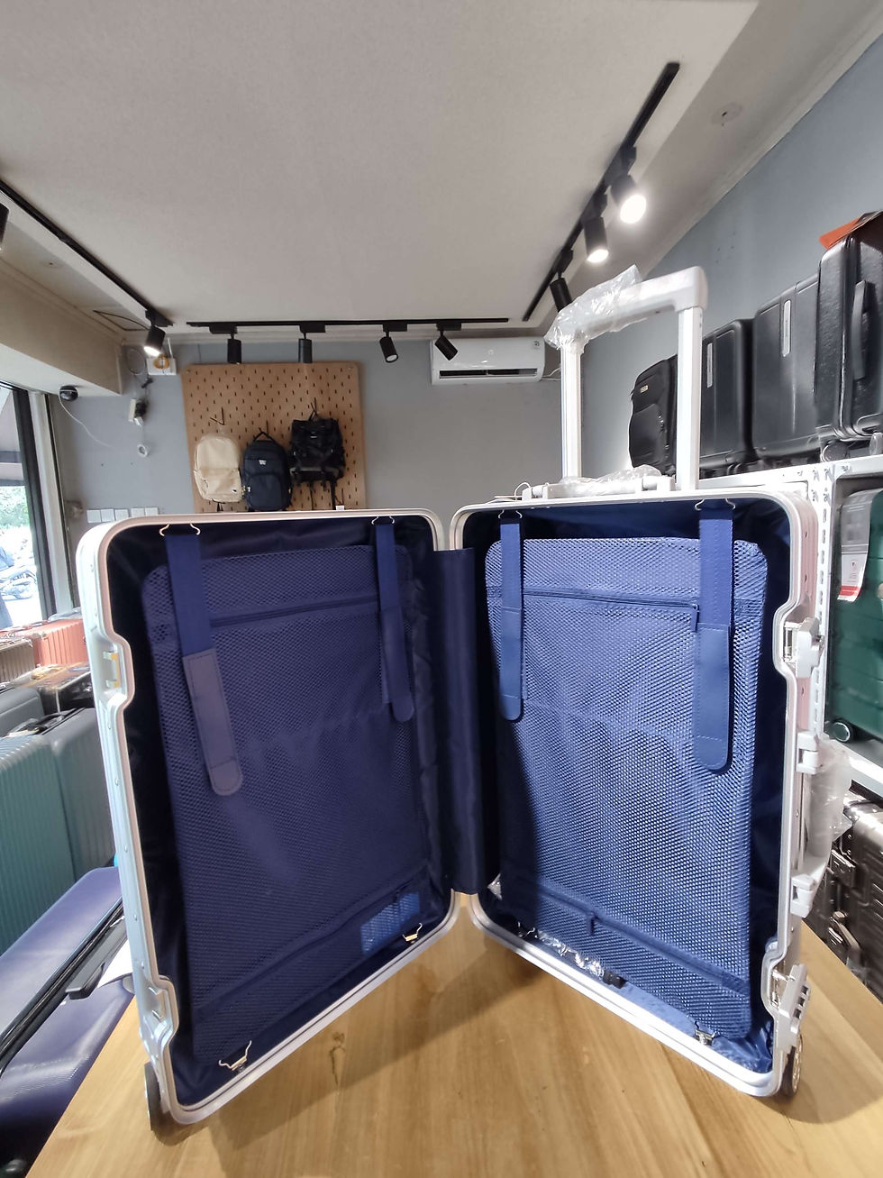 Thumbnail: Suitcase Hanke Premium Full Aluminium 24 Inch, M
