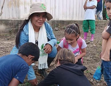 Tenemos 35 socios campesinos y campesinas que hacen parte de 28 familias. Trabajando constantemente en pro del liderazgo
