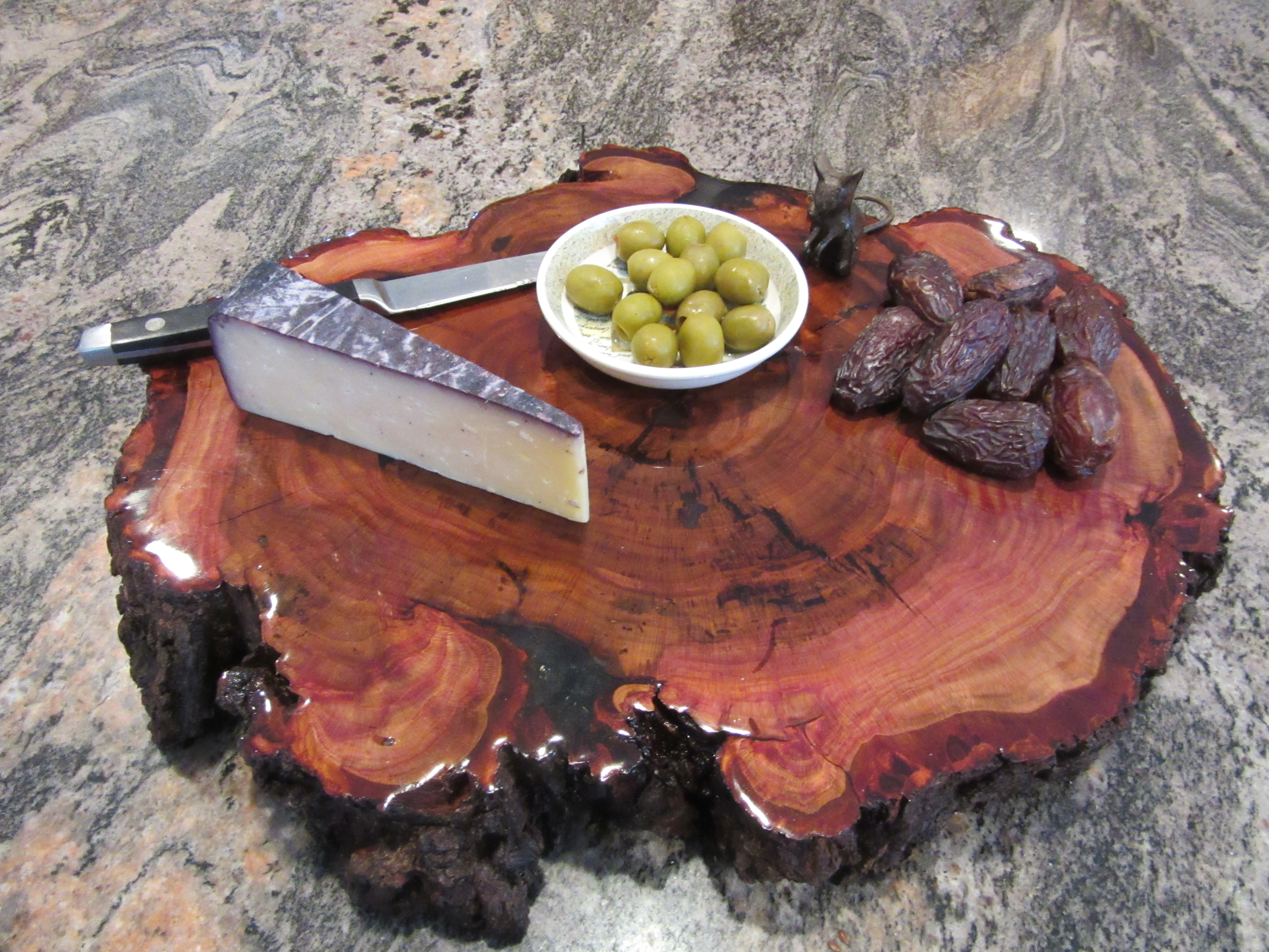 Cheese board with Bar-Top Finish