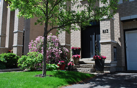 An example of a landscaped front yard of one of Petra Privates Executive Townhomes