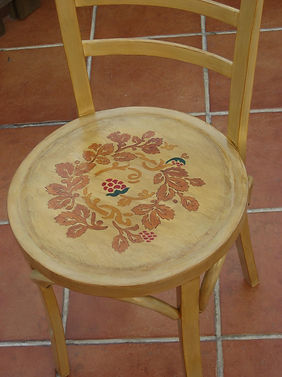 silla recuperada, restaurada y pintada