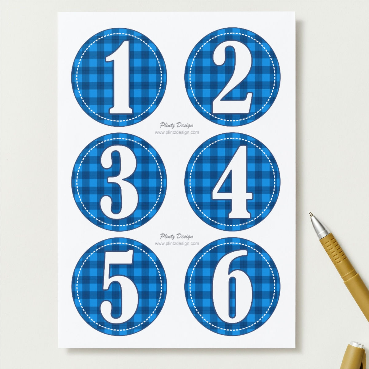 Tags de mêsversário azul escuro xadrez estilo flanela para imprimir.