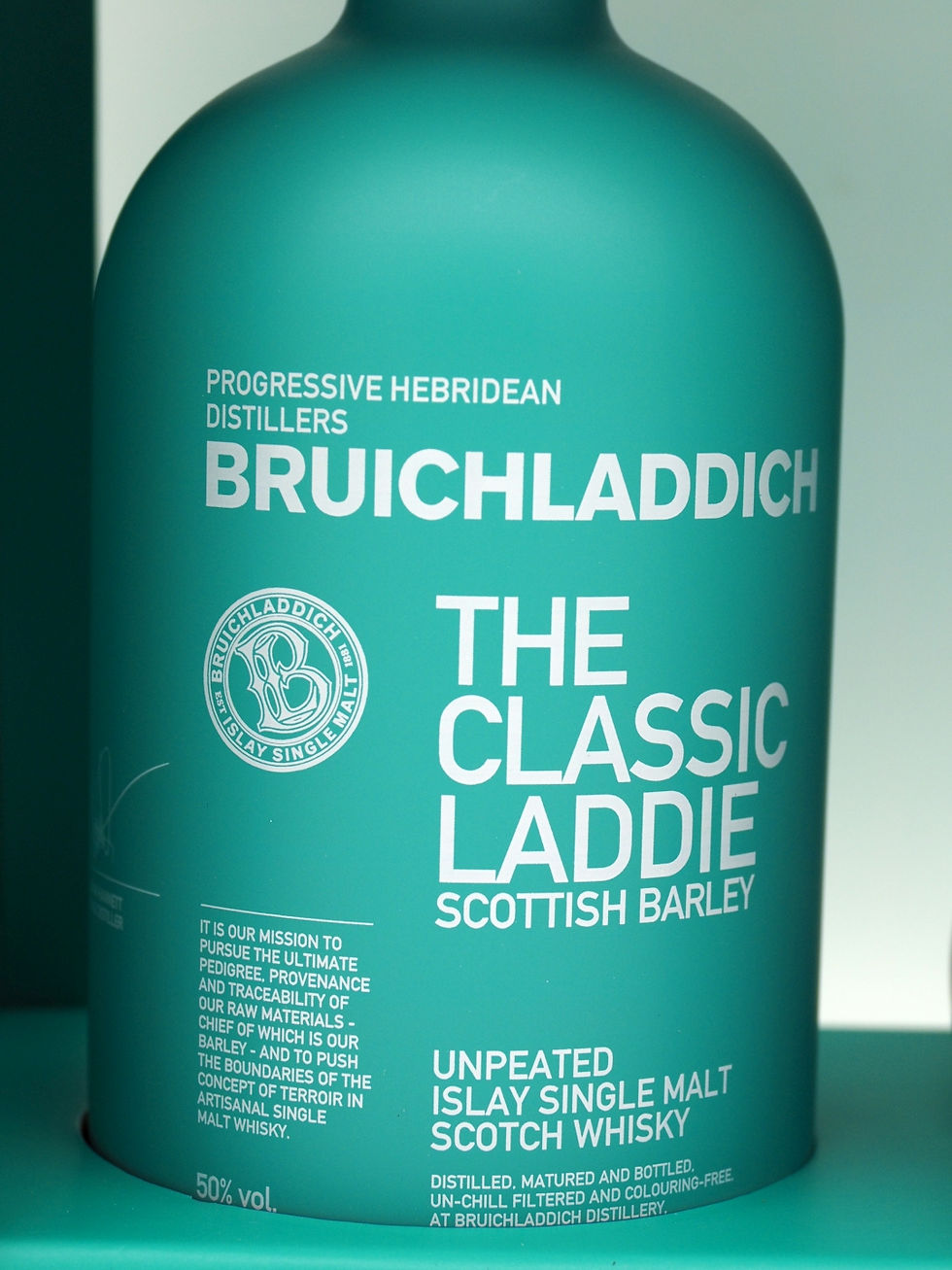 Miniaturbild: Bruichladdich Classic Laddie mit zwei Gläsern. Geschenkset
