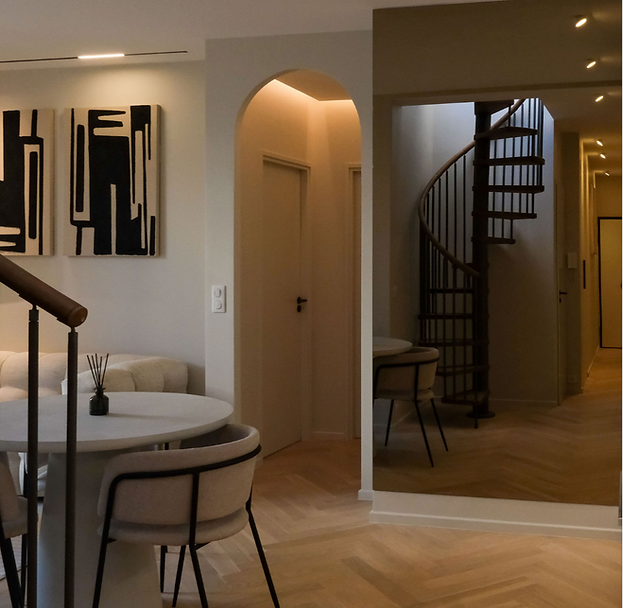 Conception intérieure créative à Nice, recherche matières et inspirations pour projet d’architecture d’intérieur sur mesure. Recherche d’inspirations et de matières pour un projet d’architecture d’intérieur à Nice. Approche créative et conception sur mesure. architecture intérieure Nice
architecte d’intérieur Nice
conception sur mesure
inspiration décoration
design intérieur haut de gamme. Miroir fumé. Miroir teinté. Parquet chevron. Parquet bâton rompus. Rétro-éclairage. Corniche lumineuse. Porte en arche. Gestion de la lumière décorative à Nice.